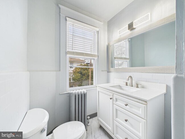 Building Photo - 246 S Fairview Ave