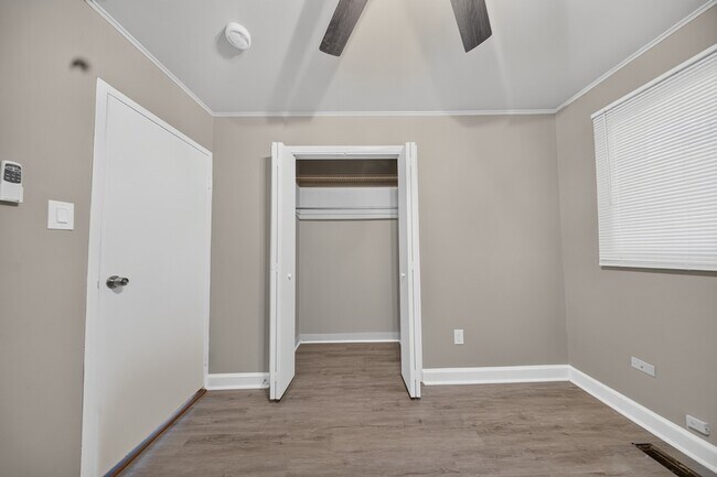 Building Photo - 415 Shabbona Dr