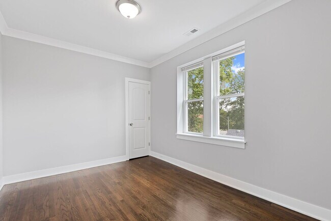 Building Photo - 8422 S Yates Blvd