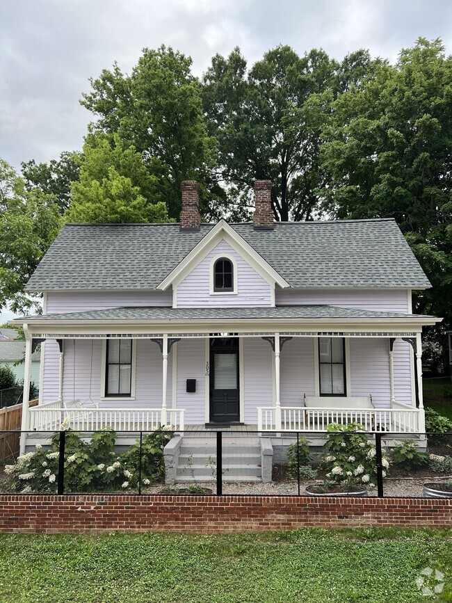 Building Photo - 2-302 S Swain St