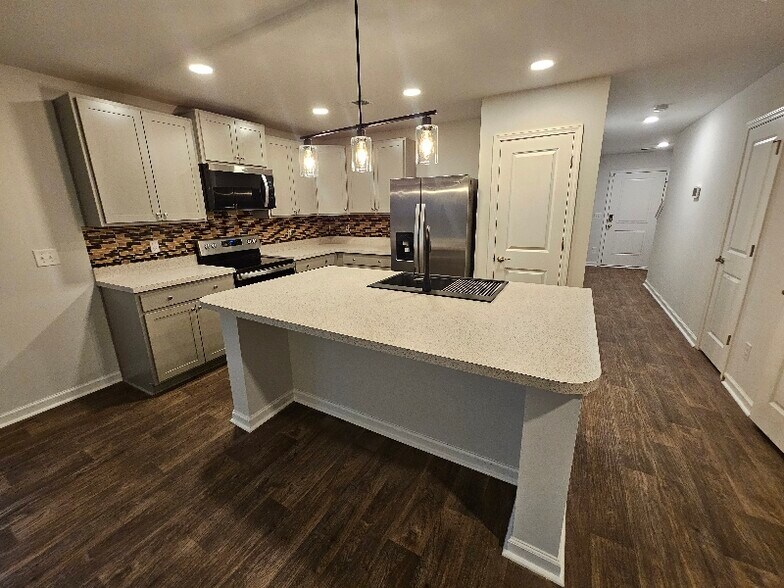 Building Photo - 4599 Palm View Cir