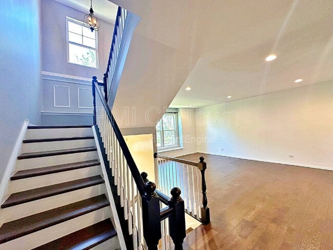 Building Photo - 5682 Cambridge Way