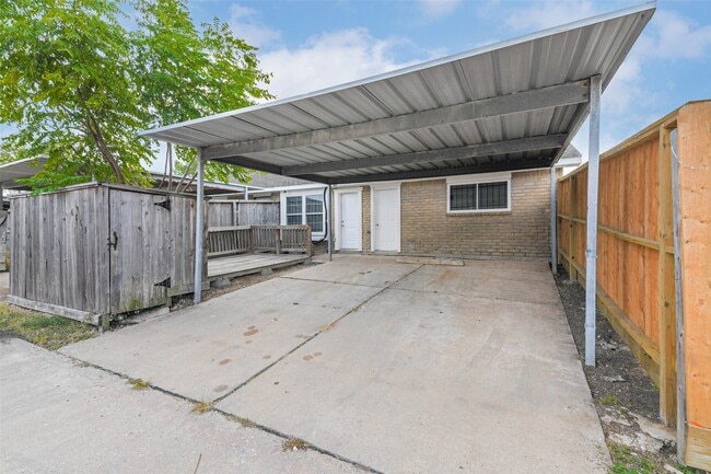 Building Photo - 6853 Chasewood Dr