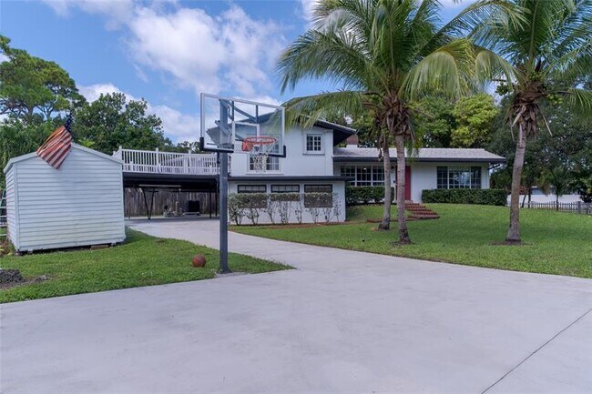 Building Photo - 2101 SW 33rd Ave