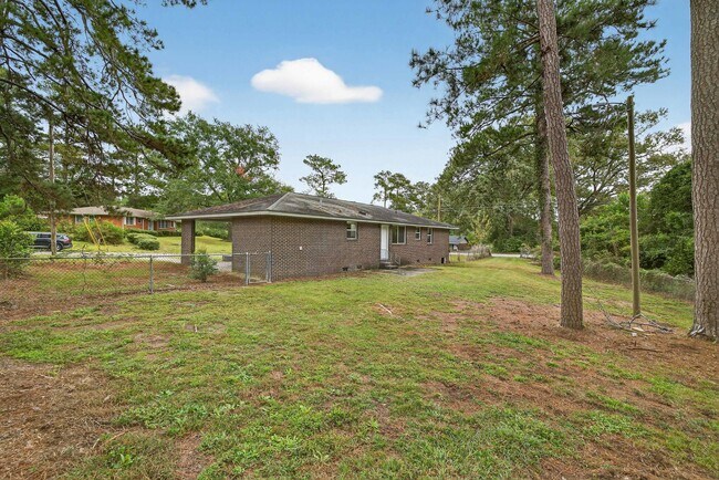 Building Photo - 2327 Mura Dr