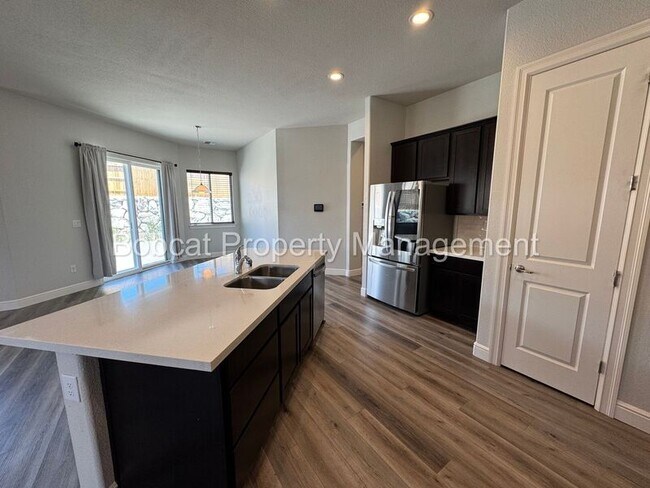 Building Photo - 925 Cranfield Ct