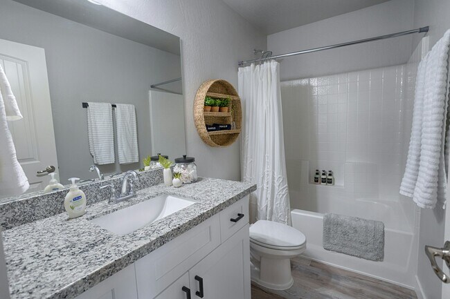 Building Photo - 1110 West Woodland Lake Road, Unit B