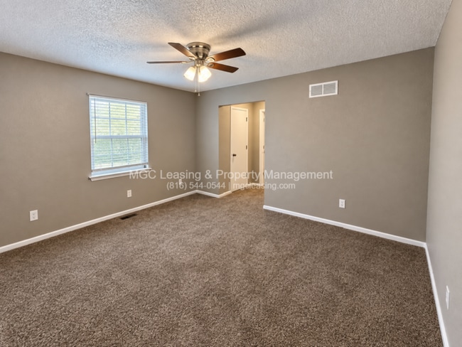 Building Photo - Beautifully Updated Home in Quiet Blue Springs Cul-de-Sac