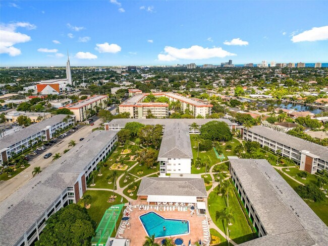 Building Photo - 5208 NE 24th Terrace