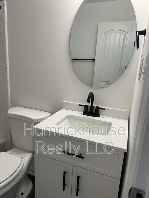 Building Photo - 5225 Valley Stream Rd