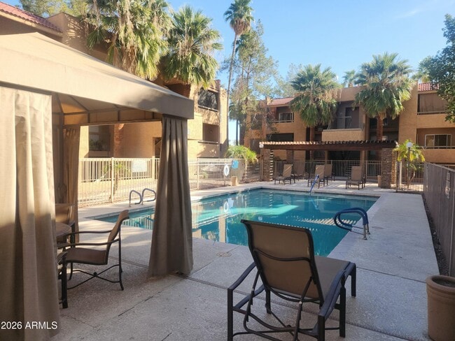 Building Photo - 2625 E Indian School Rd