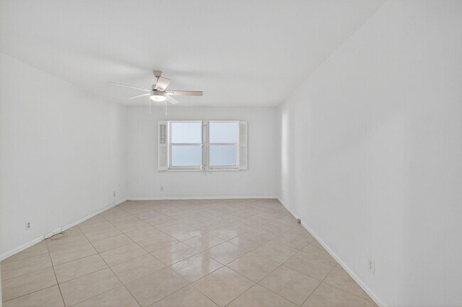 Building Photo - 800 E Camino Real