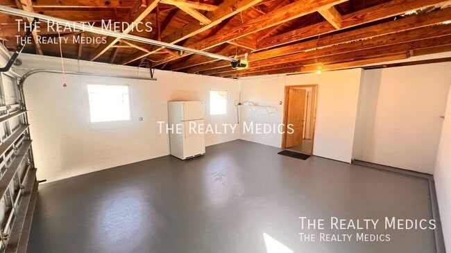 Building Photo - 2271 Northland Rd