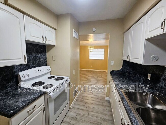 Building Photo - 4431 Atwater Dr