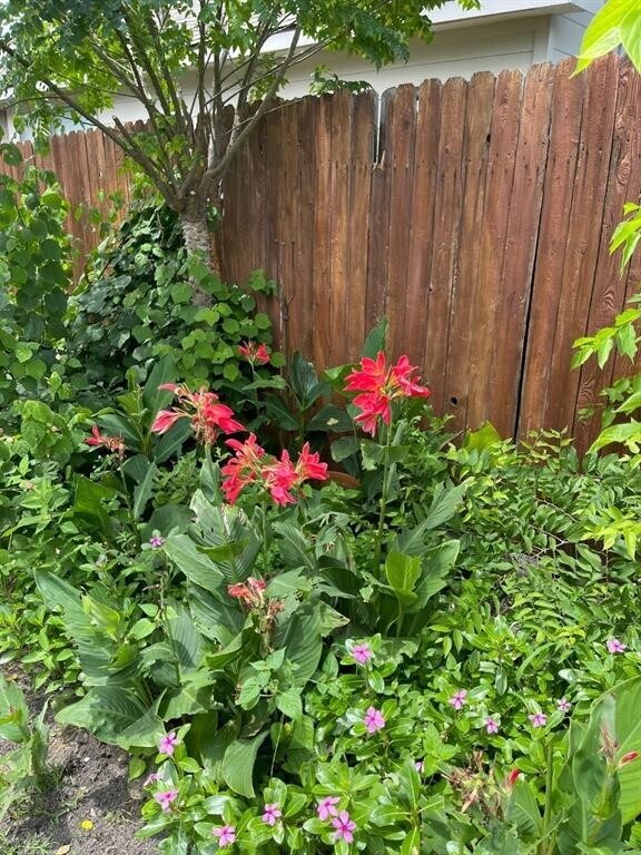 Building Photo - 14622 Vaughnville Dr