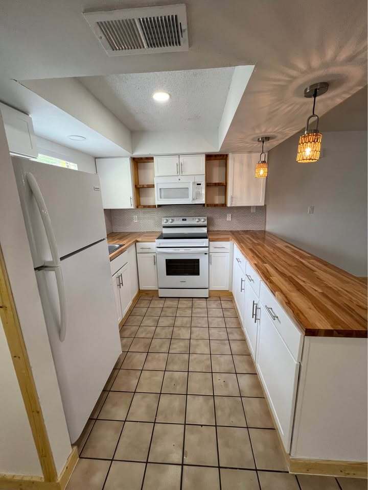 Building Photo - 917 Royal Palm Dr