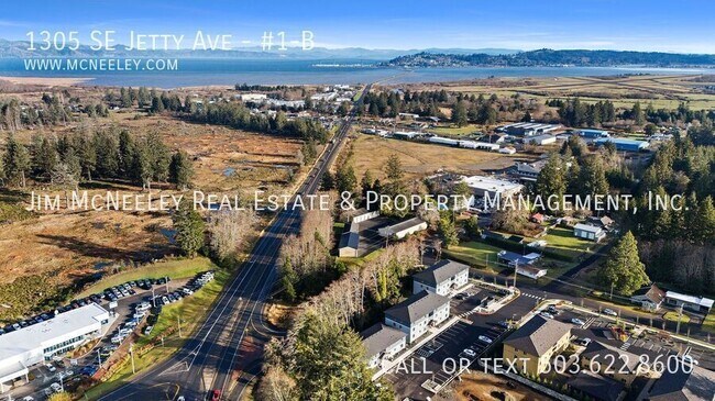 Building Photo - 1305 SE Jetty Ave
