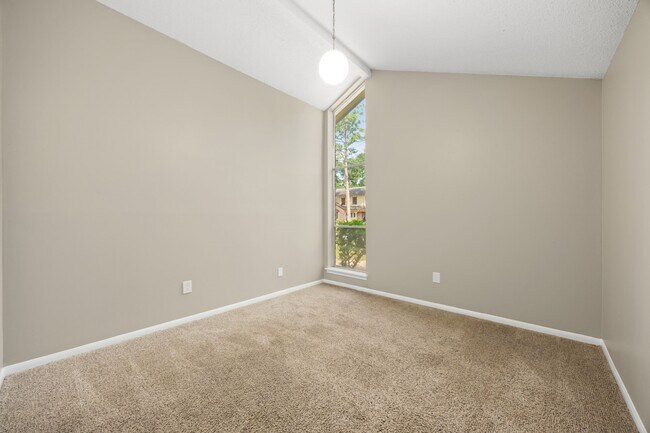 Building Photo - 5923 Pebble Springs Dr