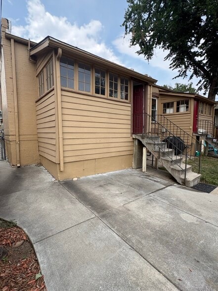 Patio - 3406 N Raleigh St