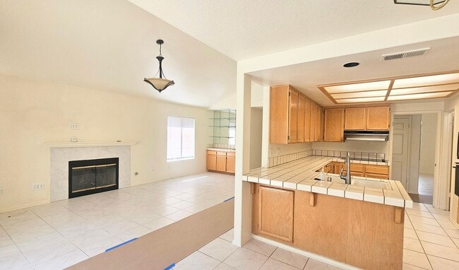 Building Photo - Gorgeous Single Story Home- Huge Back Yard...