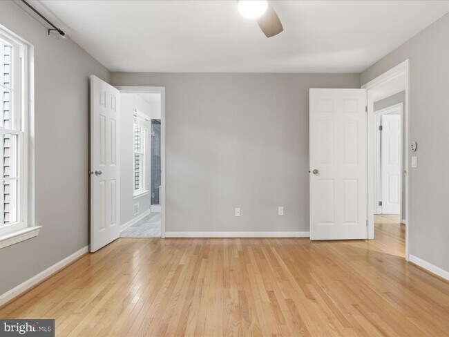 Building Photo - 6055 Meyers Landing Ct