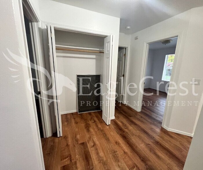 Building Photo - 706/708SCollege