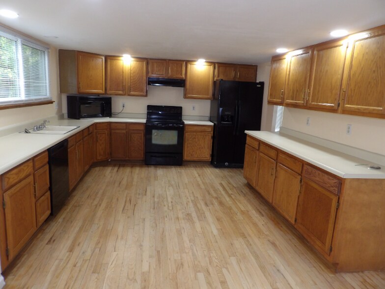 Building Photo - 3830 Gingham Way