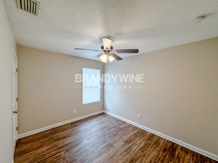 Building Photo - 628 4th Ave S