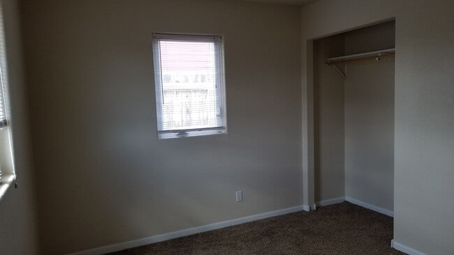 Building Photo - 30 E Saint Patrick St