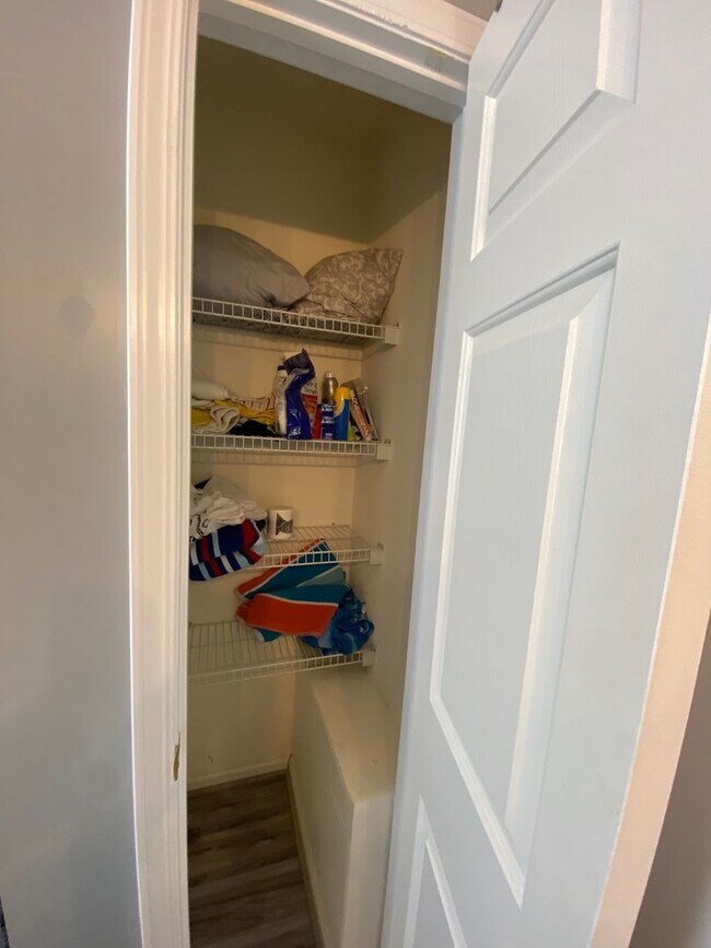 Building Photo - West AVL - Spacious Home in Scenic Bluff Subdivision