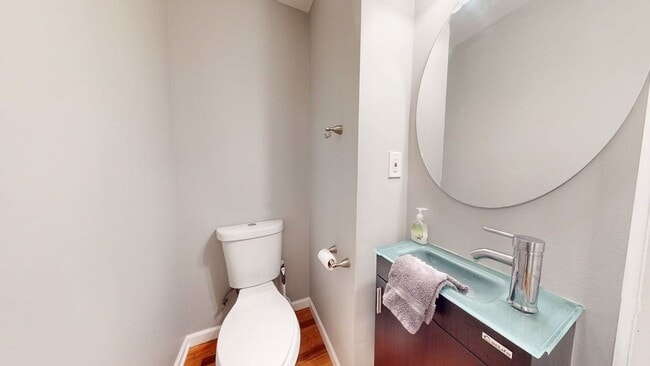 Building Photo - 32 Marion St