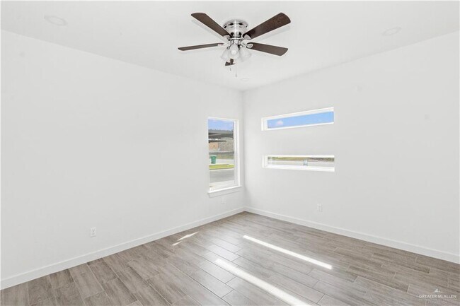 Building Photo - 1300 W Platinum Dr