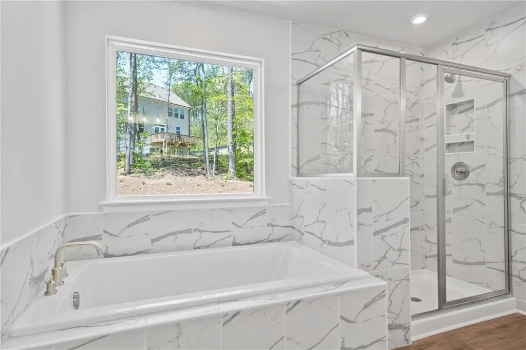 Building Photo - Room in House on Riverwood Dr