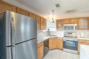 Building Photo - 201 Teakwood Ln