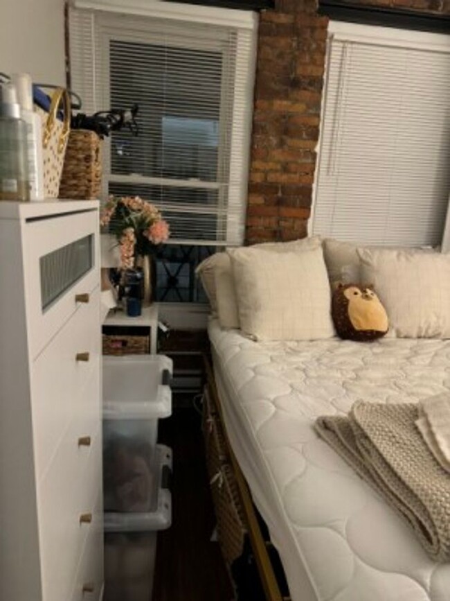 Building Photo - North End - 2 bedroom apartment - 9/1