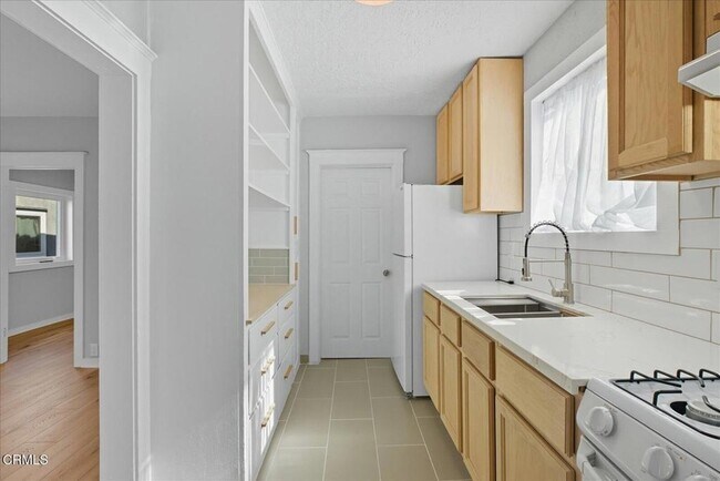 Building Photo - 1488 W Sunset Blvd