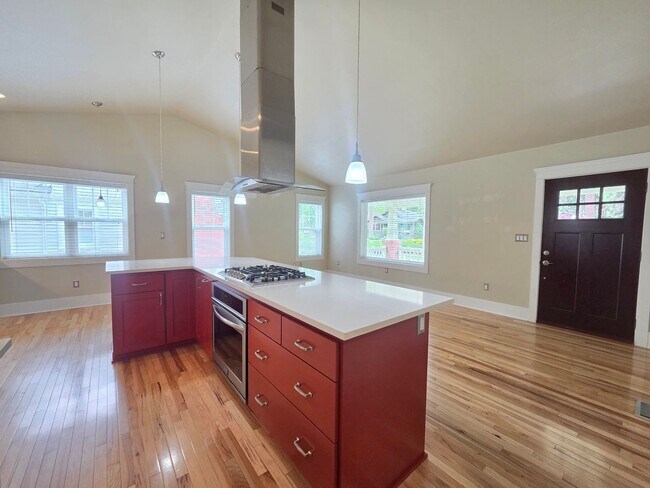 Building Photo - $2,600 - 3 Bed / 2 Bath Beautiful Craftsman Home by Manito Park