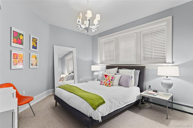 Building Photo - 10 Upland Rd N