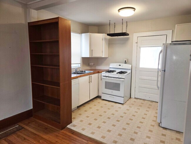 Building Photo - 3150 Phillips Ave