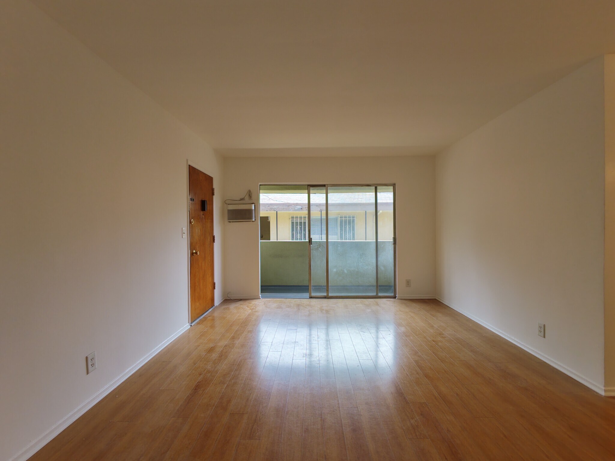Building Photo - 919 N Orange Grove Ave