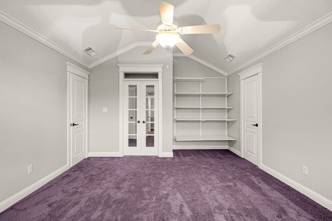 Building Photo - 1141 Louise St