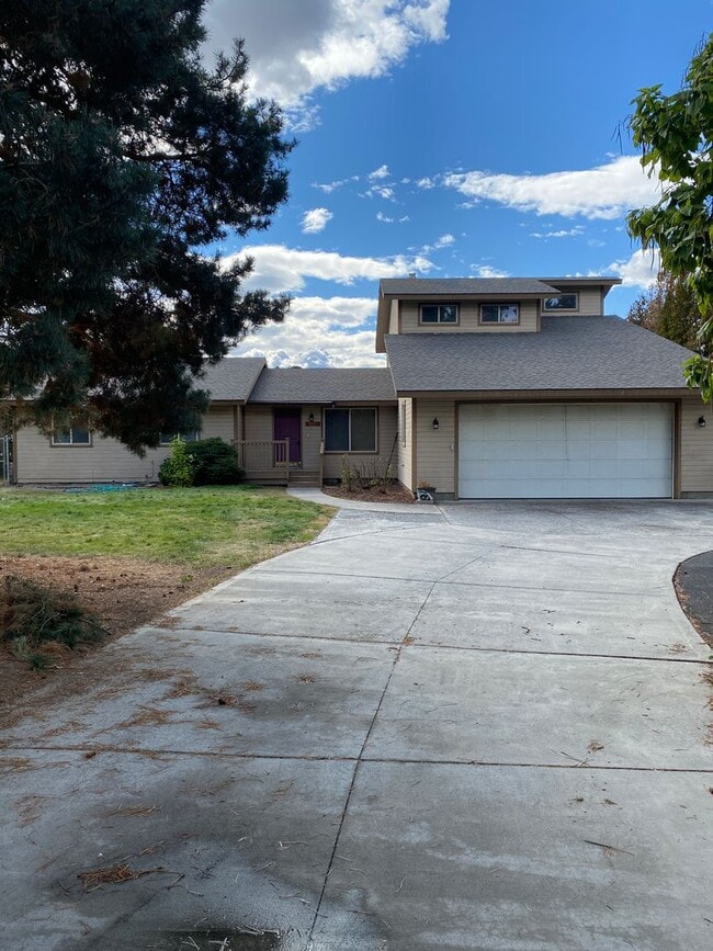 Building Photo - 4800 Airway Dr NE