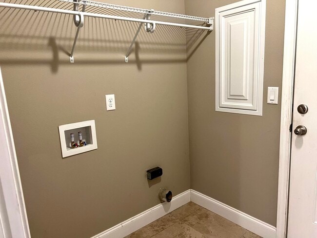 Building Photo - 415 E Field Ave