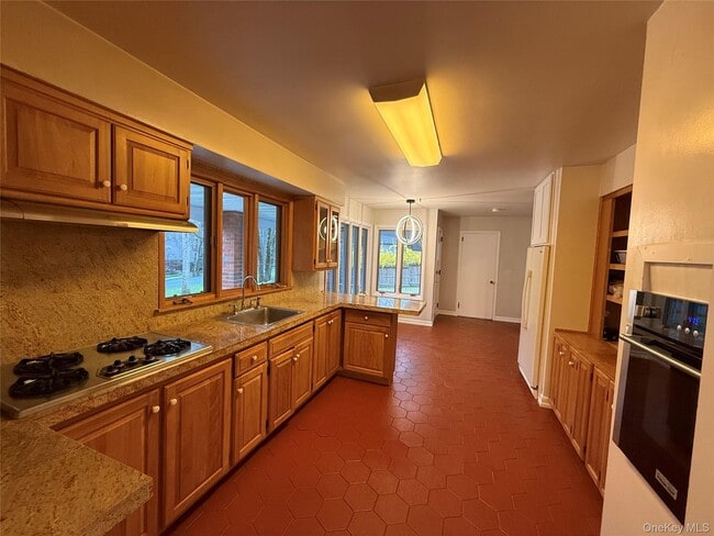 Building Photo - 12 East Pl