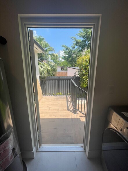 Building Photo - 2510 SW 27th St