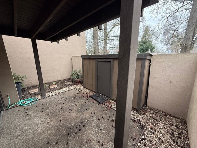 Building Photo - 2 Bed| 2 Bath | 967 SF | Single Story | Tenant pays $150 monthly for WS&G