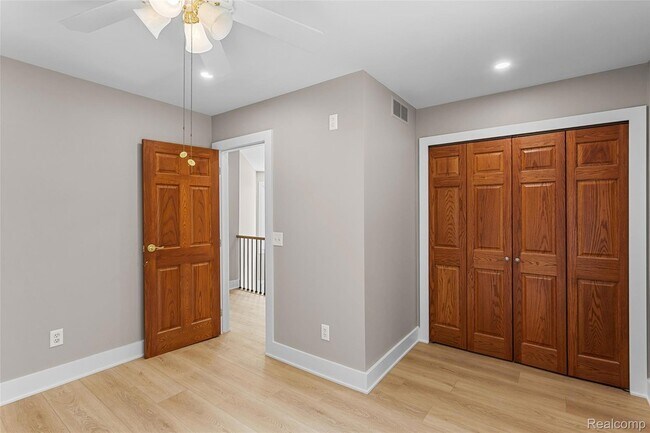 Building Photo - 6552 Orion Rd