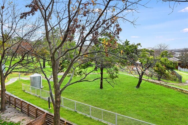 Building Photo - 2805 Dulce Ln