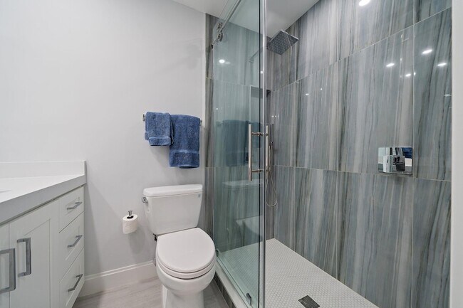 Building Photo - 3902 Fairway Dr S