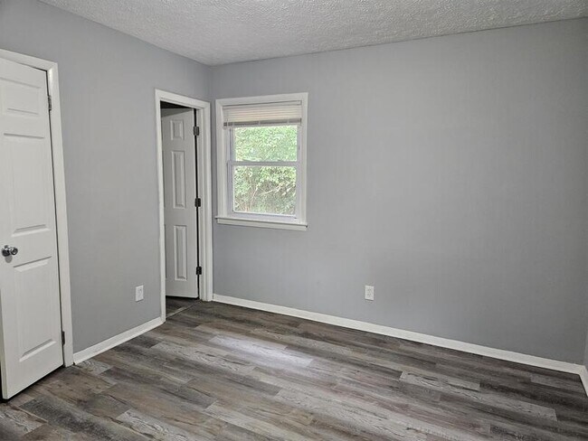 Building Photo - 6607 Amanda Cir